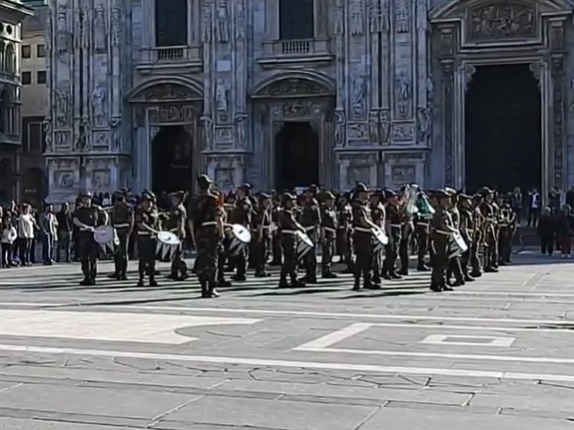 Fanfara Tridentina - Carosello Piazza Duomo Milano
